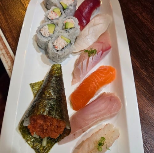 Nigiri Deluxe Dinner.
